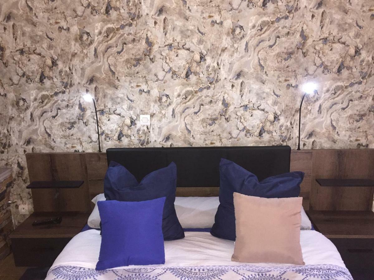 Bed and Breakfast Domaine Jeanne D'Arc Valhuon Экстерьер фото